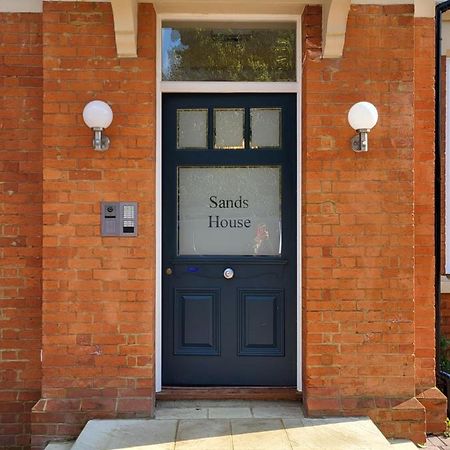 Sands House - Luxury Modern Studios With Secure Parking In Epsom, Surrey Bagian luar foto