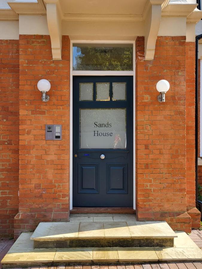Sands House - Luxury Modern Studios With Secure Parking In Epsom, Surrey Bagian luar foto