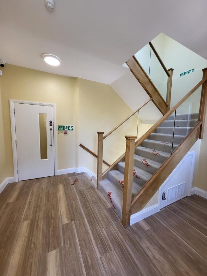 Sands House - Luxury Modern Studios With Secure Parking In Epsom, Surrey Bagian luar foto