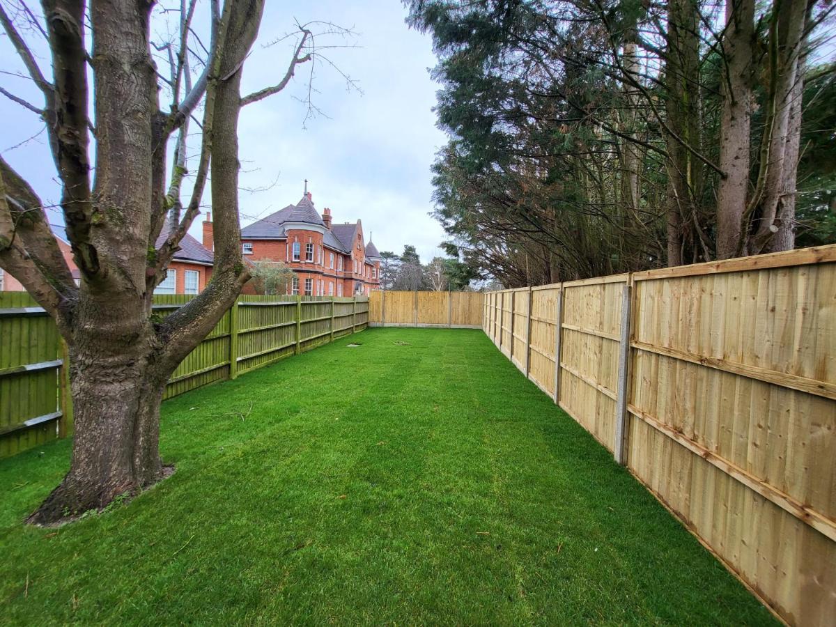 Sands House - Luxury Modern Studios With Secure Parking In Epsom, Surrey Bagian luar foto