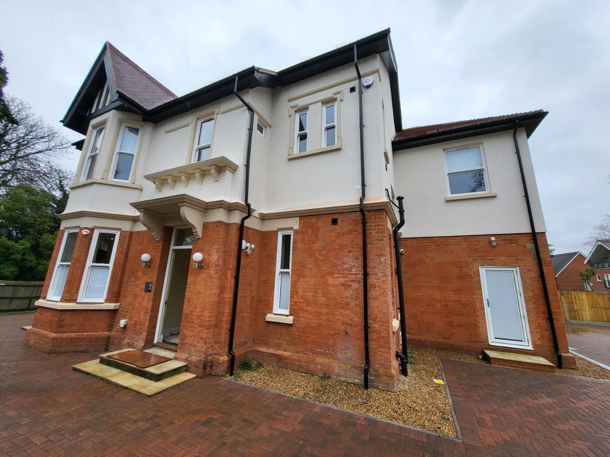 Sands House - Luxury Modern Studios With Secure Parking In Epsom, Surrey Bagian luar foto
