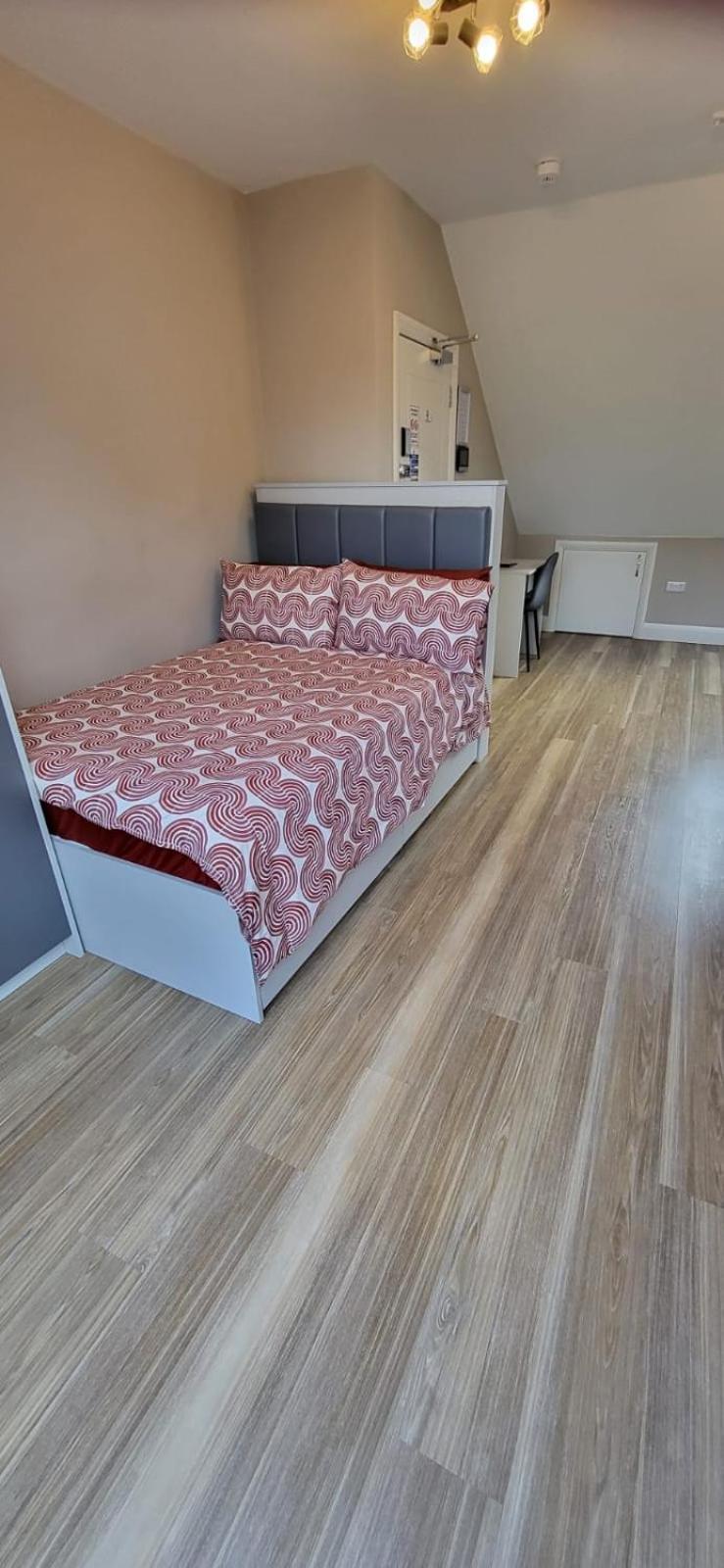 Sands House - Luxury Modern Studios With Secure Parking In Epsom, Surrey Ruang foto