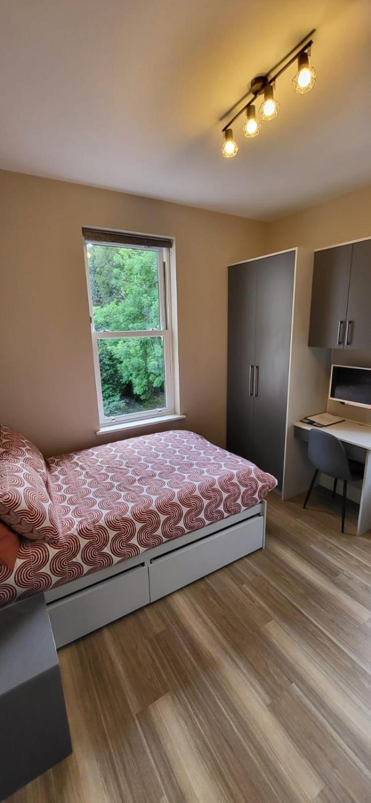 Sands House - Luxury Modern Studios With Secure Parking In Epsom, Surrey Bagian luar foto