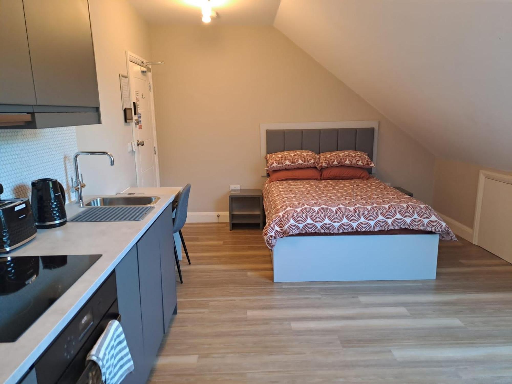 Sands House - Luxury Modern Studios With Secure Parking In Epsom, Surrey Bagian luar foto